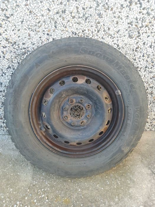 Гуми с джанти от Фиат Пунто.