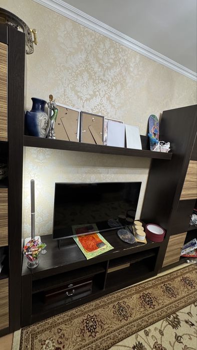 Продам мебель в гостнной.