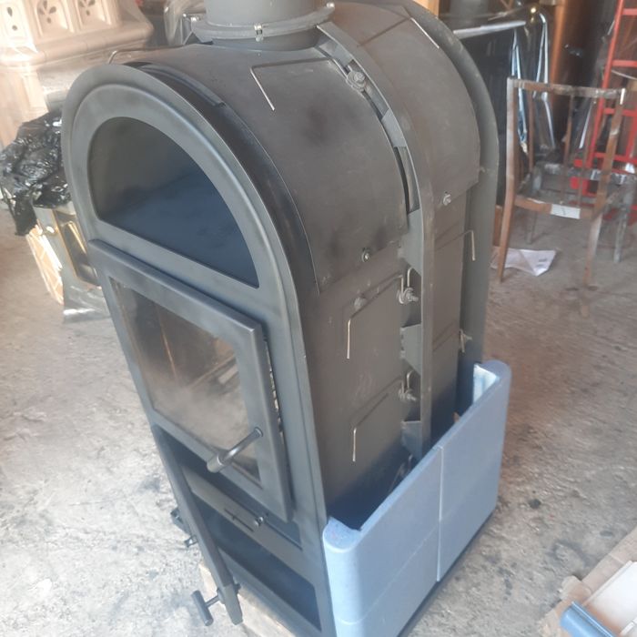 Soba tip semineu de 8 kw marca HARK