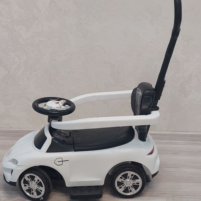 Детская машинка в хорошем состоянии