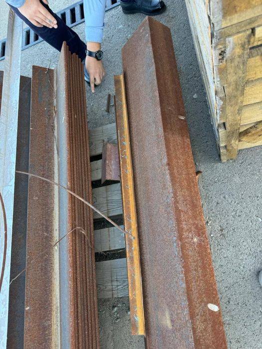 Металический уголник