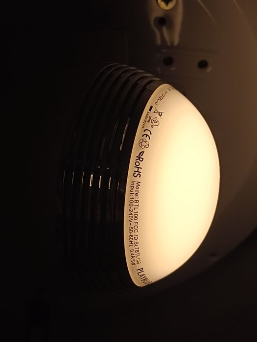 Bluetooth крушка с вградена тонколона Mipow