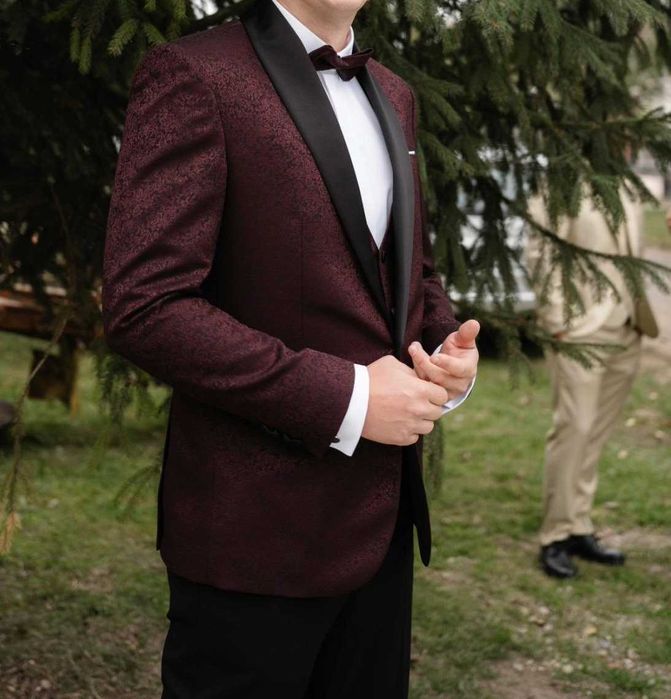 Costum de mire elegant, realizat la comandă, purtat o singură dată