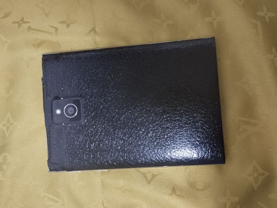 Assalom alekum Telefon Sotiladi Original Black Berry Pasport