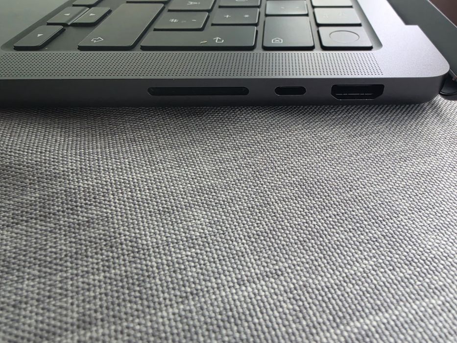 Laptop APPLE MacBook Pro 14 Apple M5, 14.2" Liquid Retina XDR, 16GB, SSD 512gb, 10-core GPU, macOS Sequoia, Space Black, Tastatura Qwertz germania
