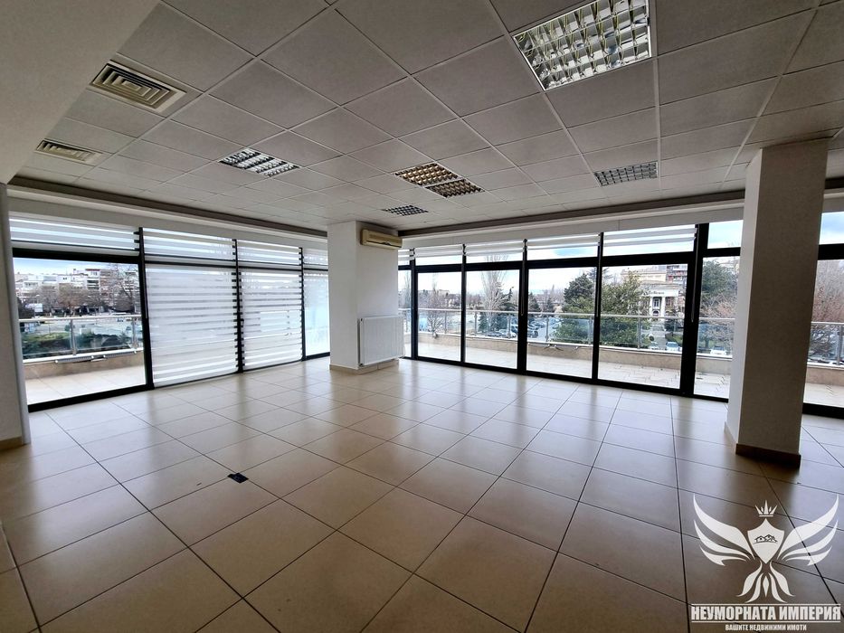 Дава се под наем Магазин в Асеновград - 465 кв.м за 996.03 € - Снимка #2