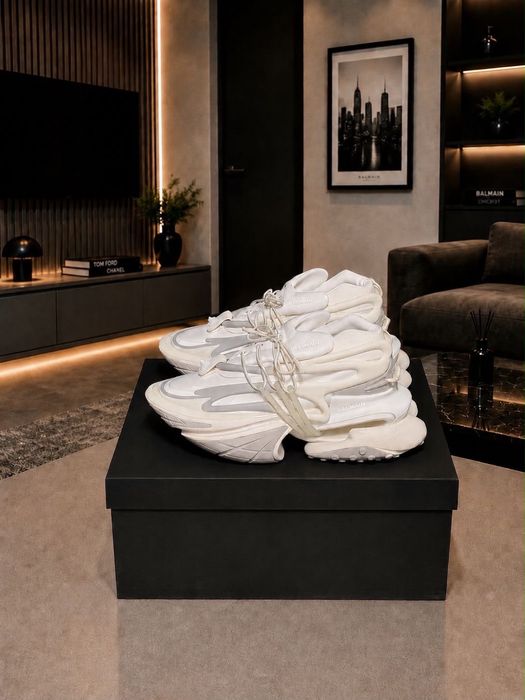 Balmain unicorn White