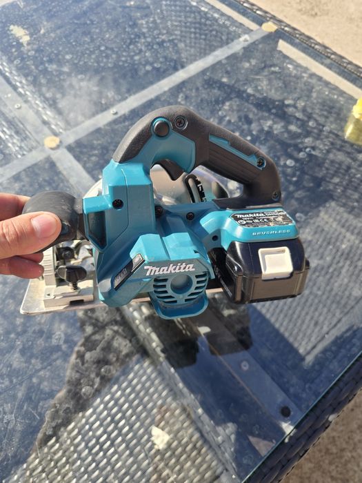Circular makita DHS660