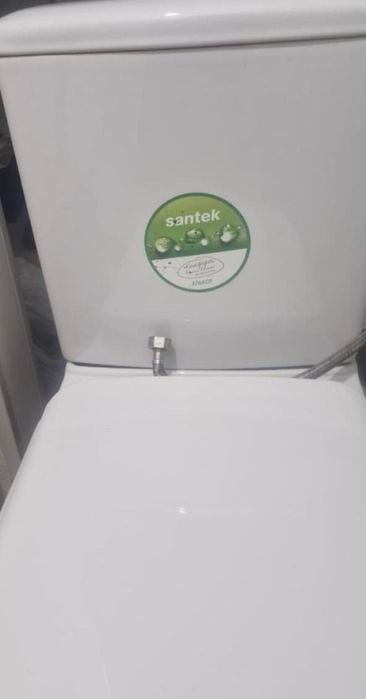 Унитаз и ванны белые