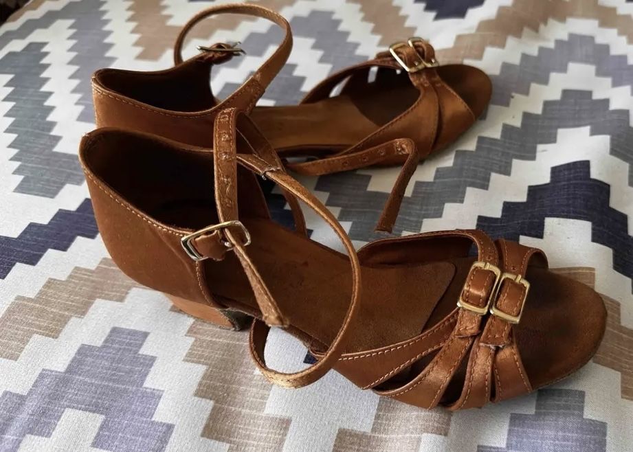 Обувь для бальных танцев