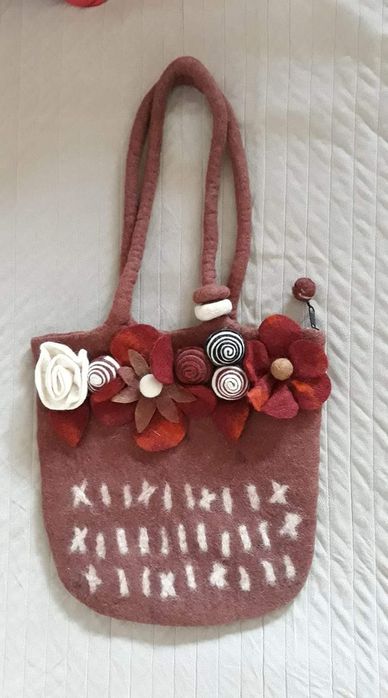 Дамска чанта от вълнен филц