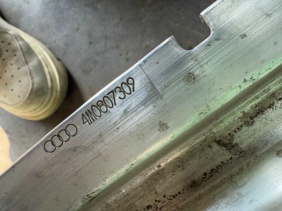 Armatura spate Audi Q7 4M / 4M0807309