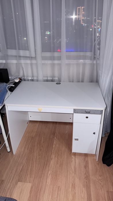 Продаю стол парту