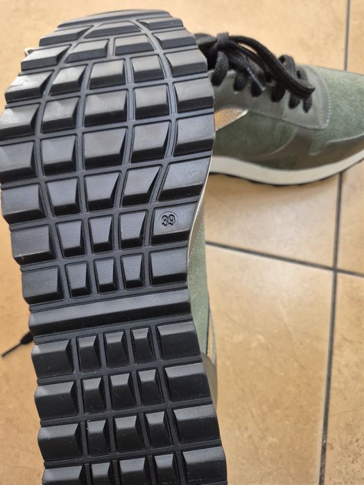 Sneakersi din piele