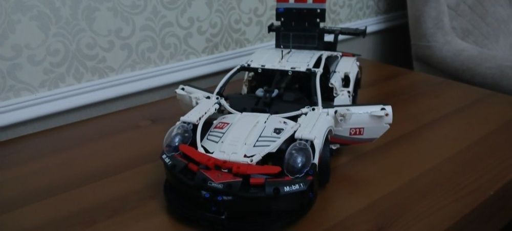 Продаеться лего порше911