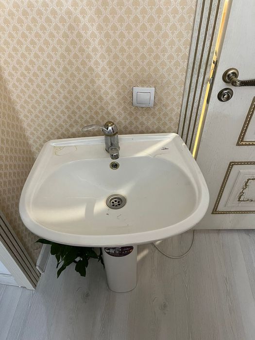 Раковина с ножками