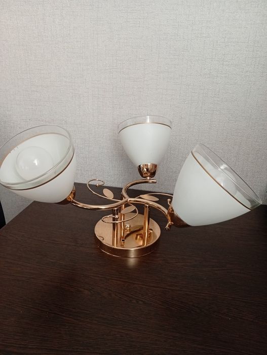 Продам люстру не дорого