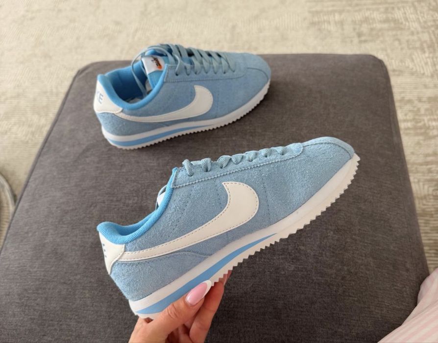 Продам найки nike голубые