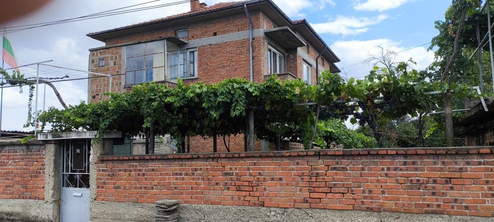 Продава се Къща в Чирпан - 350 кв.м за 175 €/кв.м - Снимка #1