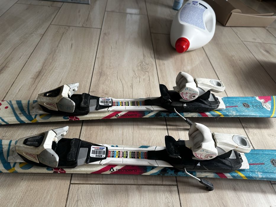 Vând schiuri Technopro  si bete copii  Rossigniol 110 cm / 90 cm Frozen