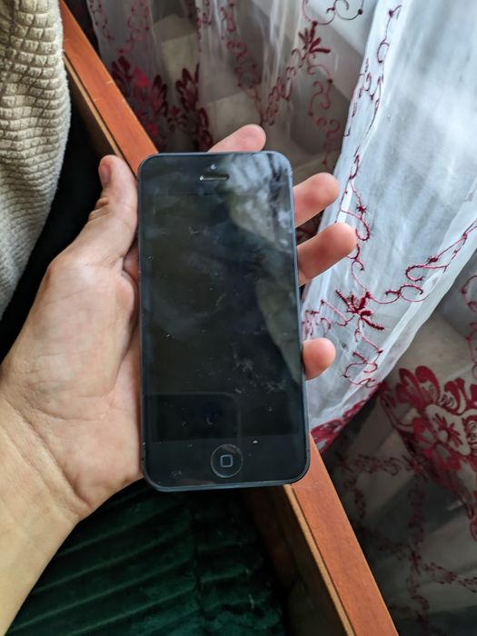 Продам IPhone 4-5