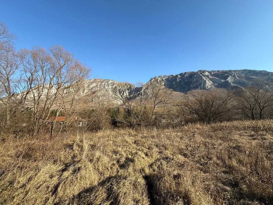 Teren 1.250 m² Rimetea, priveliște superbă, acces din 2 direcții
