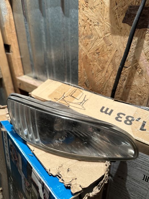 Продам противотуманку на LEXUS RX330