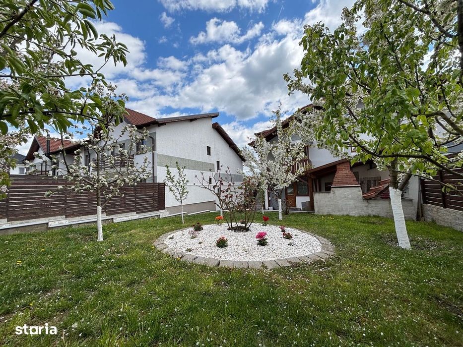 Casă 5 camere recent renovată, 220 mp utili, curte 426 mp