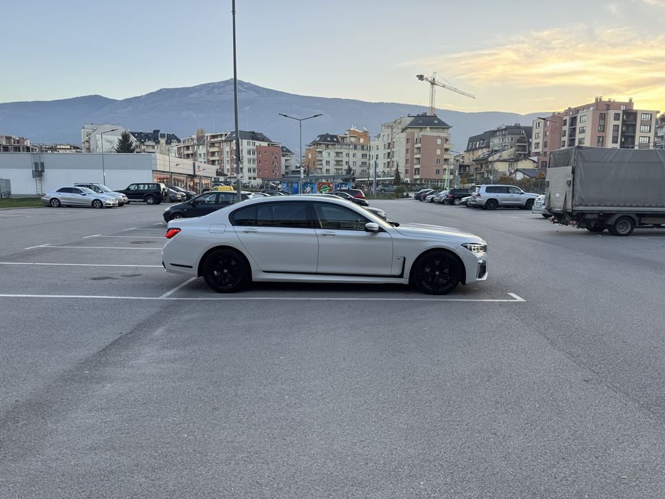 BMW 740Li сервизна книжка