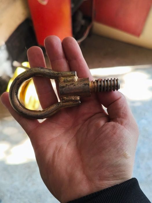 Буксировачный крюк на гольф 3