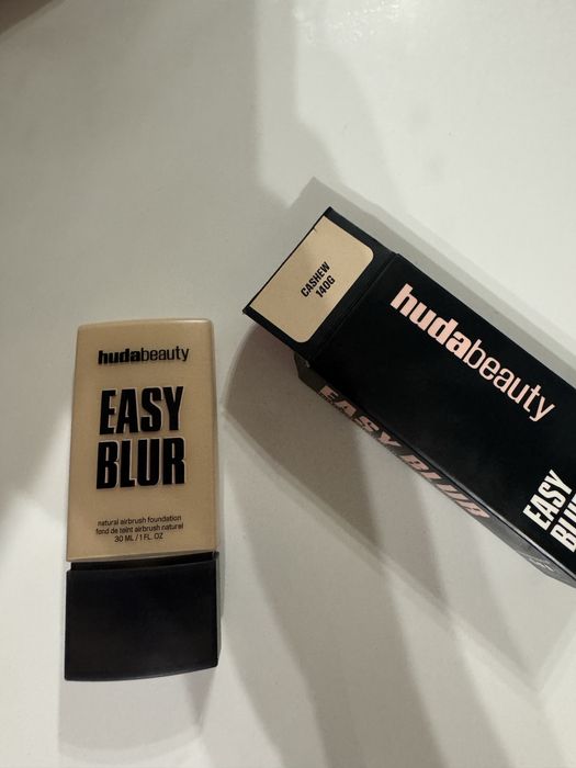 Huda Beauty Easy Blur cashew