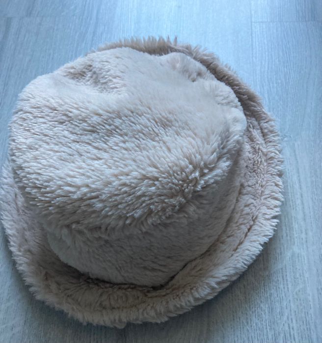 Дамски шапки 4броя