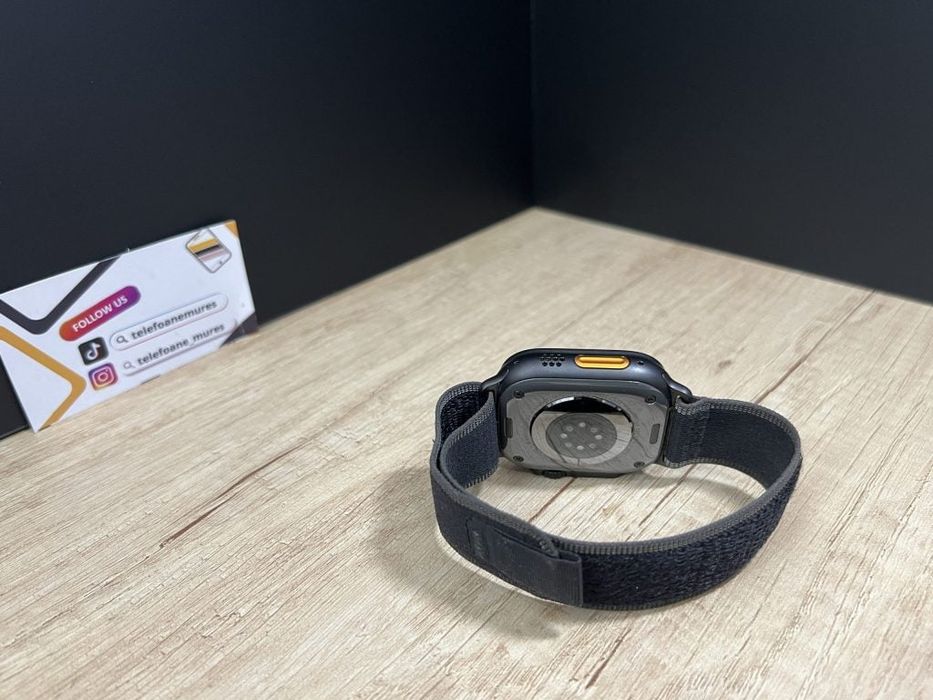 Apple Watch Ultra 3 49mm Black Titanium Black Charcoal Trail Loop Seco