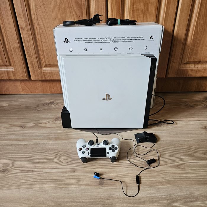 Бял PS4 Pro + много игри, аксесоари и картонена кутия PlayStation 4 5 PRO PS4 PS5 Плейстейшън Про