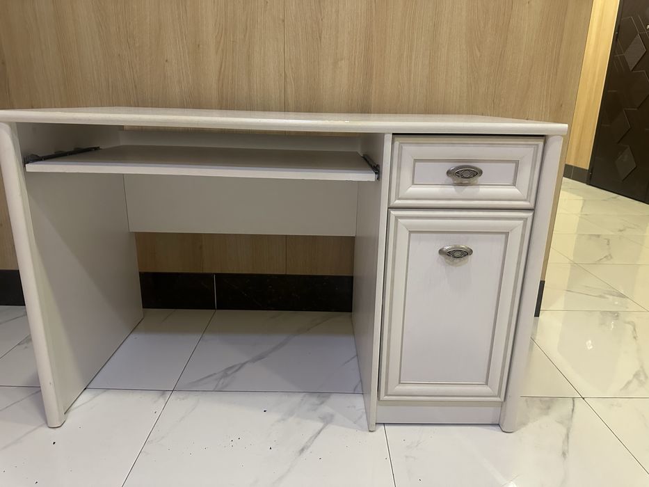 Письменный стол