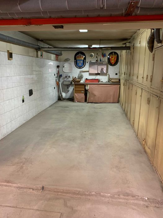 Дава се под наем Гараж / Паркомясто в София, Център - 18 кв.м за 200 € - Снимка #1