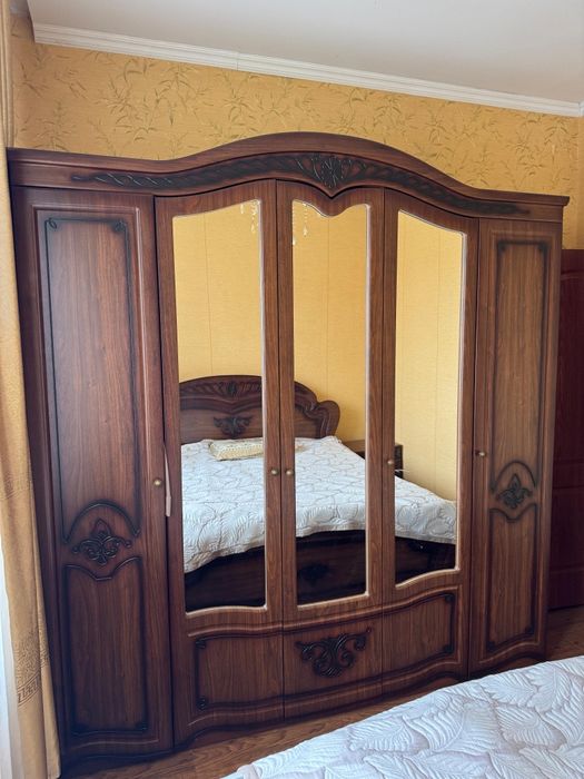 Продам спальный гарнитур Срочно