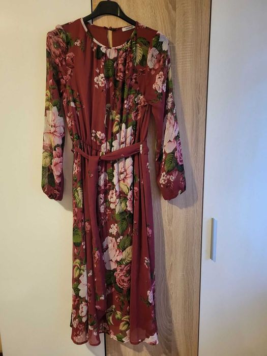 Миди рокля с връзващ се колан