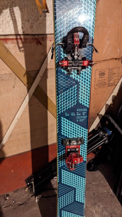 Schiuri de tură/freeride Black crows atris 184+atk raider 12