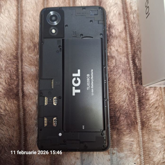 Vând două telefoane TCL noi la cutie