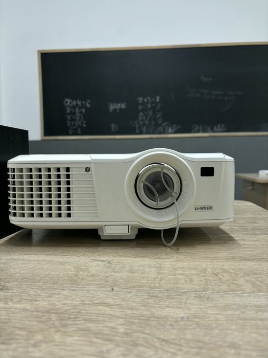 Проектор Canon LV-WX320