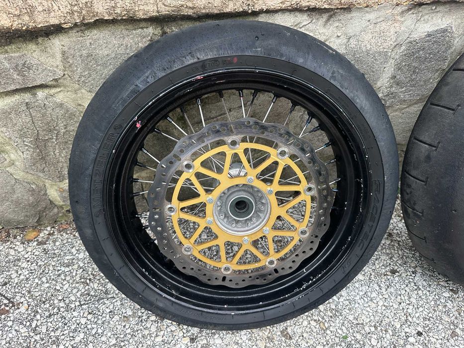 Супермото капли Honda CRF с преден апарат Brembo M50 и помпа 16x18