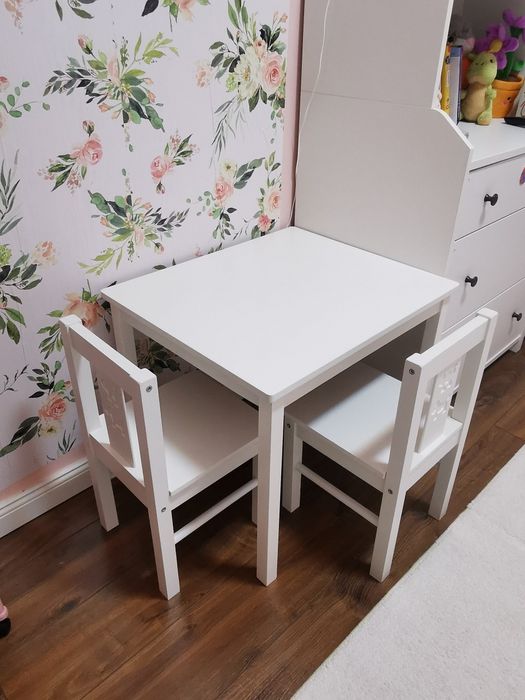 Set masă și scaune pentru copii
