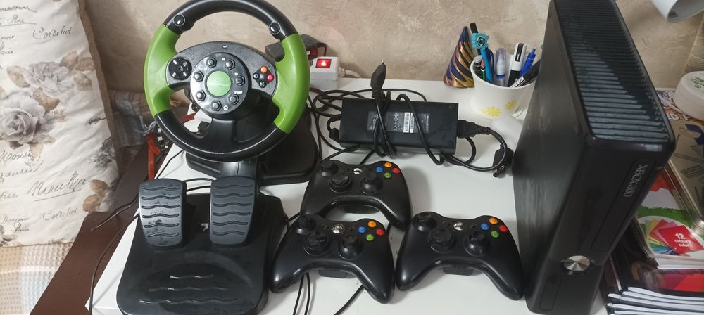 Xbox 360 GTA 4 cu volan