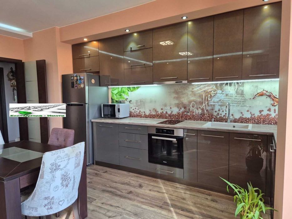 Продава се Тристаен апартамент в Пловдив, Кършияка - 102 кв.м за 1075 €/кв.м - Снимка #1