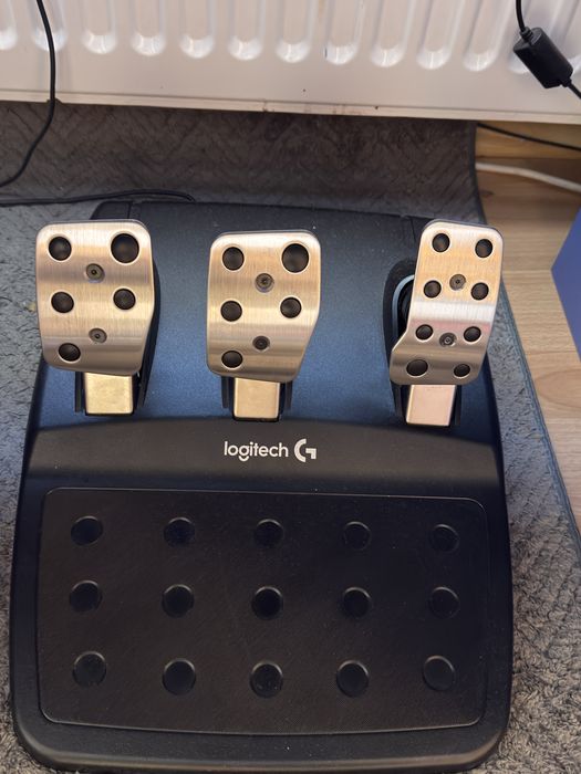 Logitech g29 без забележки като нов