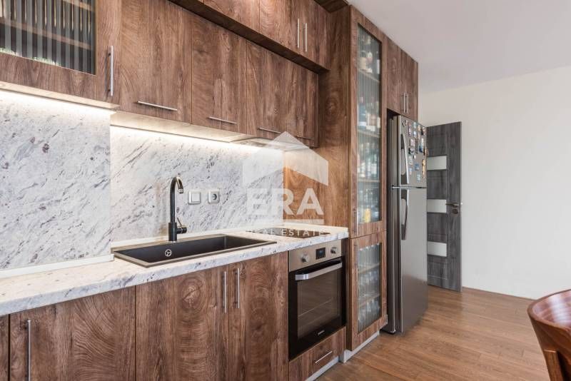 Продава се Тристаен апартамент в Варна, Възраждане 3 - 105 кв.м за 1991 €/кв.м - Снимка #4