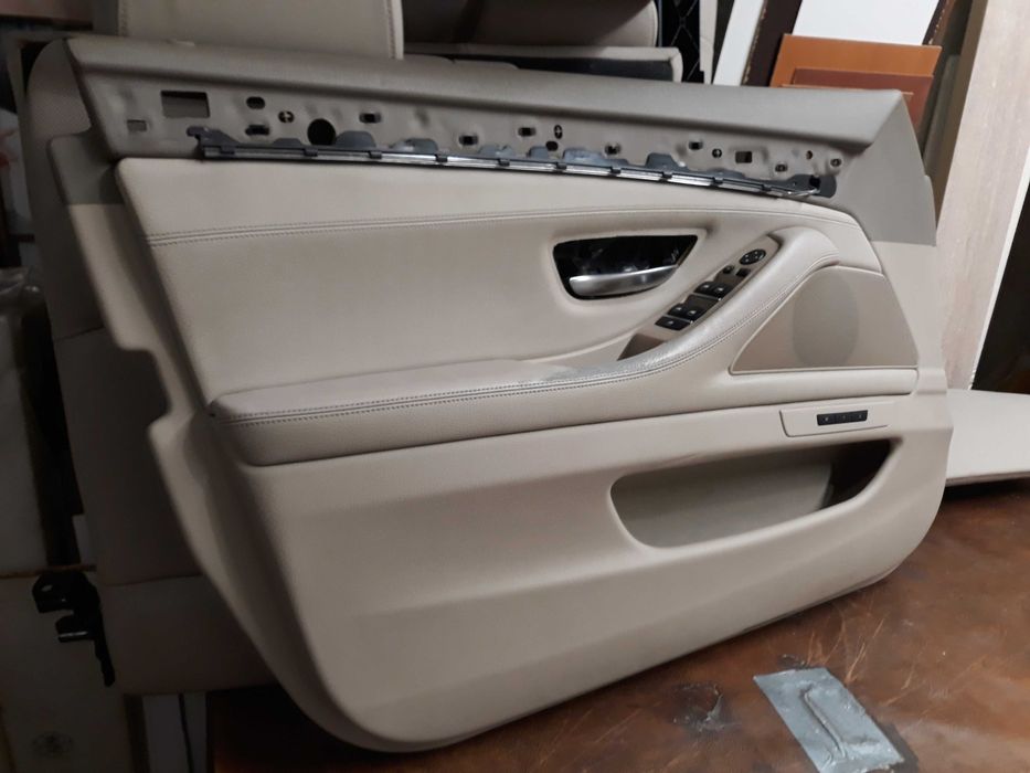 Кожена кремава задна седалка с кори на вратите  от BMW F10