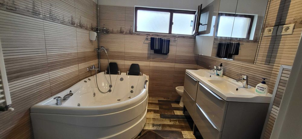 Apartament semidecomandat in regim hotelier