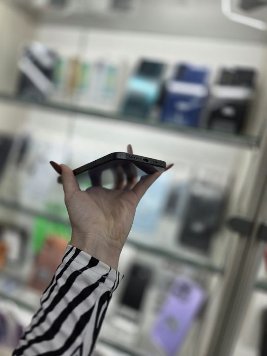 Humor GSM oferă spre vânzare / iPhone 15 Pro Max / 256 GB / Black / Baterie 86% / Garanție 12 luni / Rate
